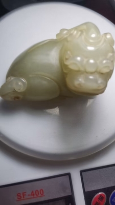 大清和田羊脂玉雕塑貔貅