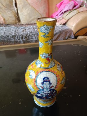 大清康熙年制黄釉开片青花观音细颈赏瓶
