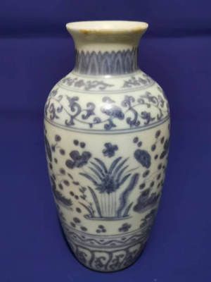 成化青花缠枝花卉纹瓶