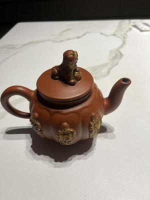 陈鸣远的狮球壶
